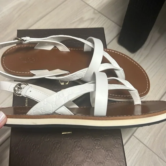 Gucci White and Brown Leather Sandals - Picture 4 of 6